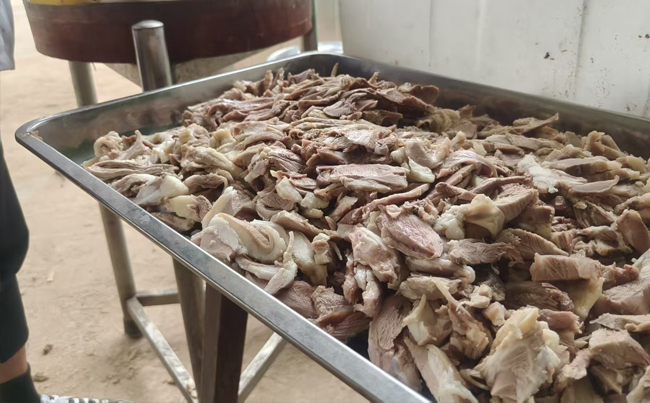 初伏至，新東電為家人們準備了美味羊肉湯！